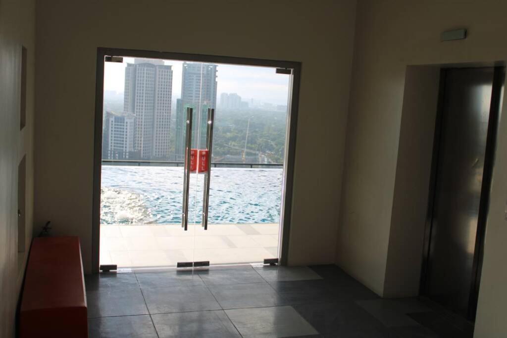 A2J Luxury Bgc Balcony Suite Near Sm Aura Taguig Manila Exterior foto